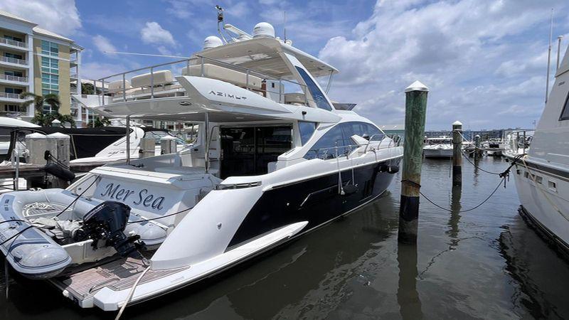 50' 2015 Azimut 50 Flybridge