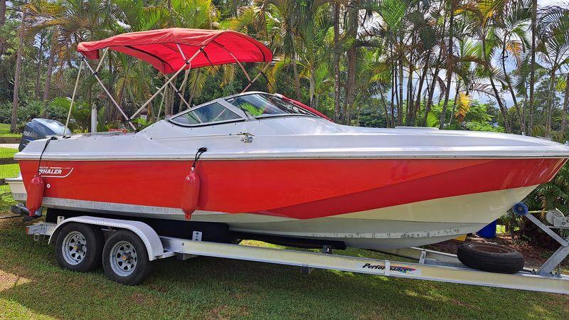 22' 1988 Boston Whaler Temptation 2200