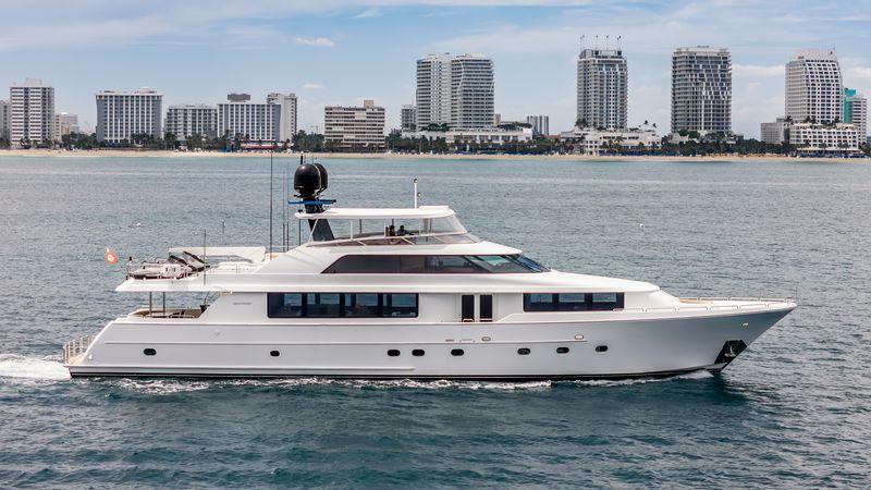 112' 2002 Westport Motor Yacht